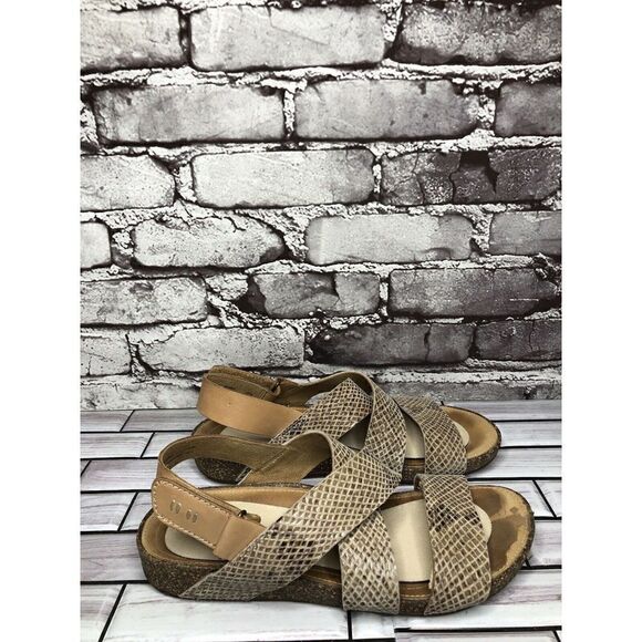Clarks Taupe Leather Snake Skin Ankle Strap Casual Sandals Women Sz 7M US/37.5EU - Picture 6 of 16